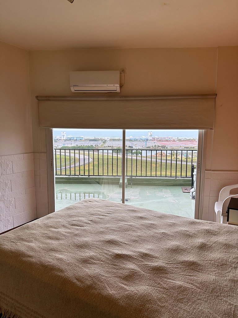 Departamento frente al mar, con terraza propia