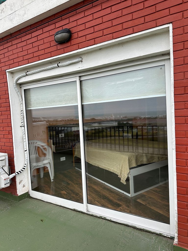 Departamento frente al mar, con terraza propia