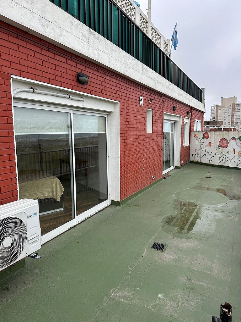 Departamento frente al mar, con terraza propia