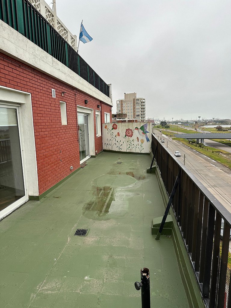 Departamento frente al mar, con terraza propia