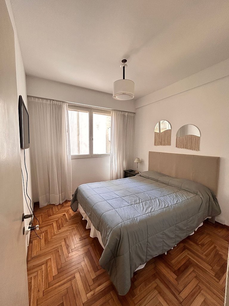 Amplio departamento con vista a la Av. Colon