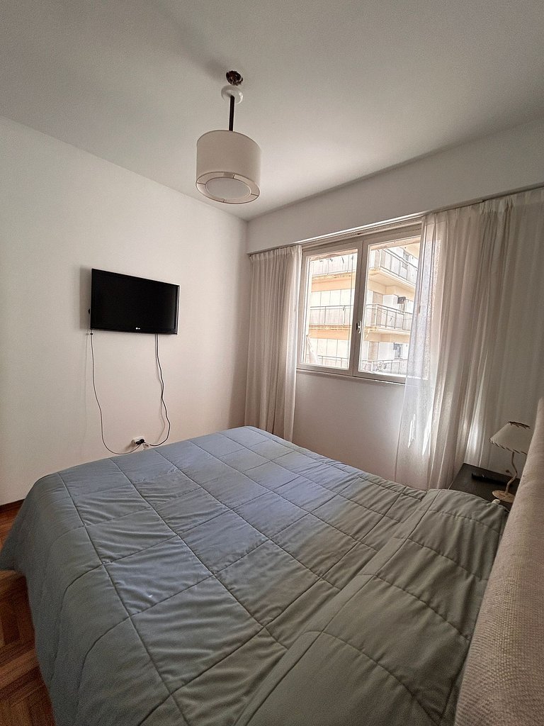 Amplio departamento con vista a la Av. Colon