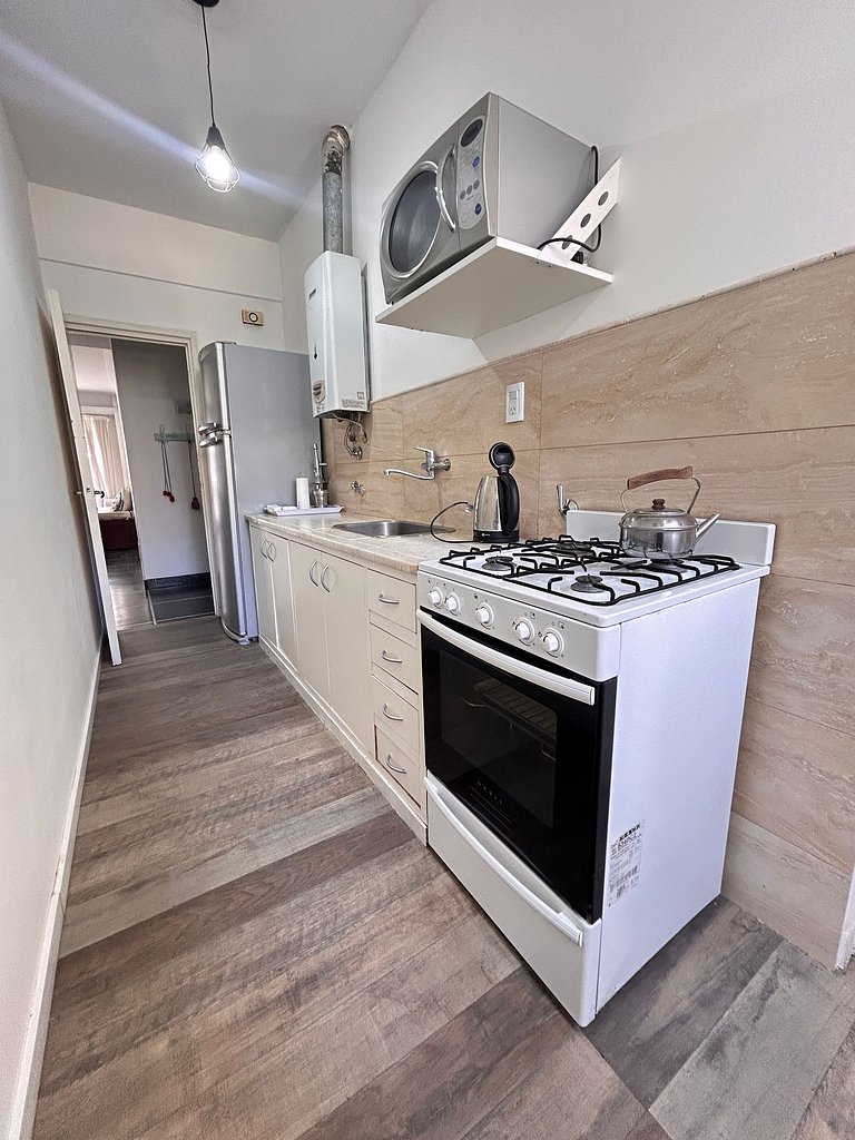 Amplio departamento con vista a la Av. Colon