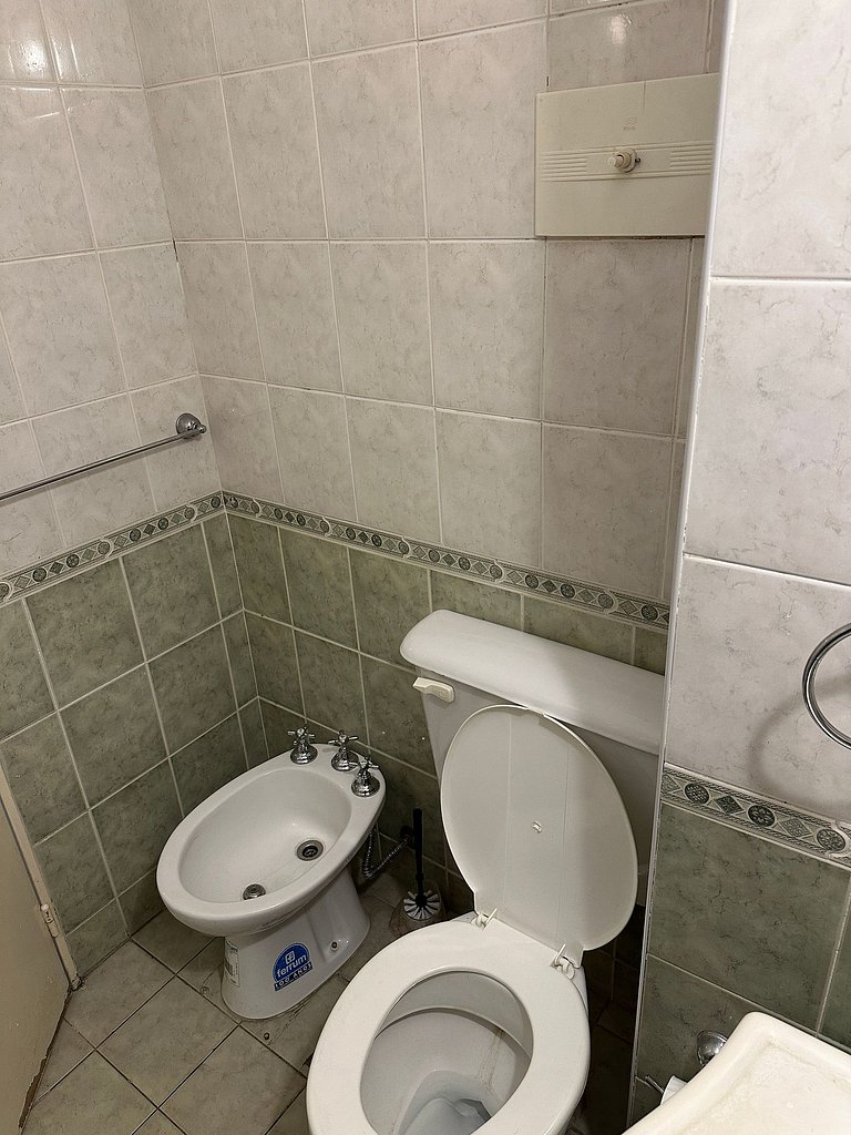 Cómodo departamento a media cuadra de PLAZA COLON