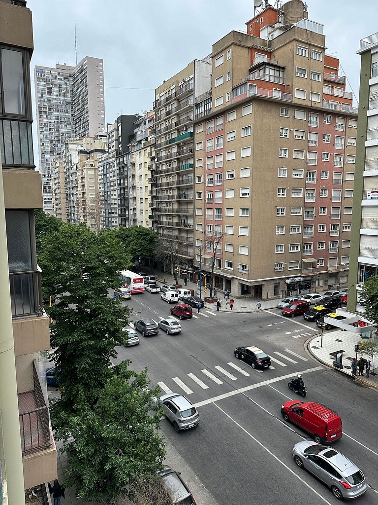 Cómodo departamento a media cuadra de PLAZA COLON