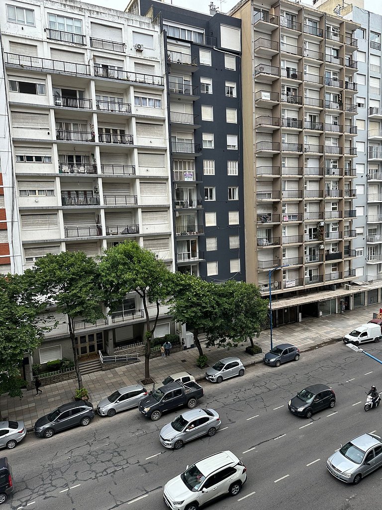 Cómodo departamento a media cuadra de PLAZA COLON