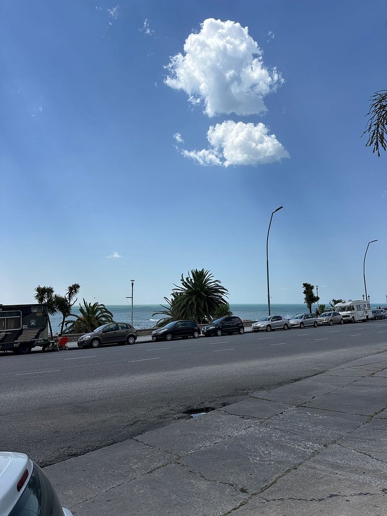 Amplio departamento frente al mar