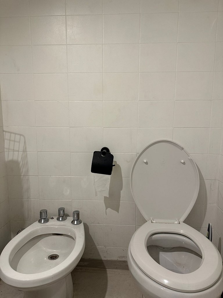 Hermoso monoambiente sobre Avenida Colon