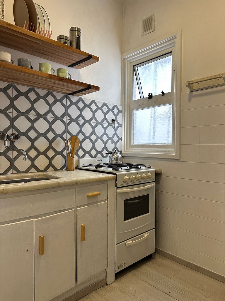 Hermoso monoambiente sobre Avenida Colon