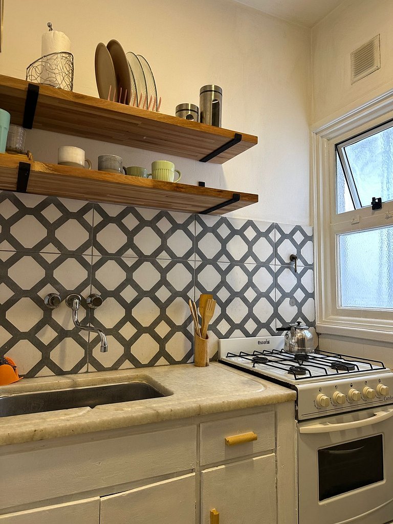 Hermoso monoambiente sobre Avenida Colon